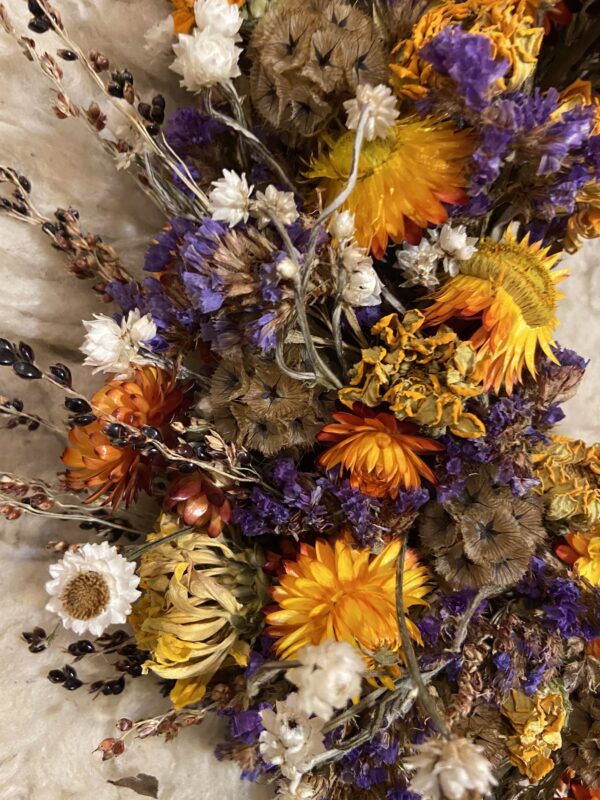 Royal Beauty Crescent Wreath - Image 2